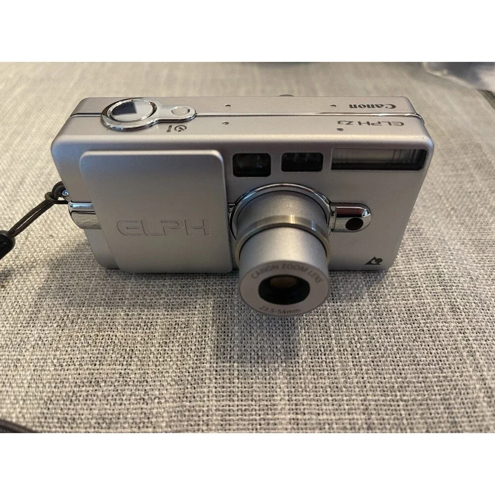 Canon PowerShot ELPH Compact Camera 2.1MP 2.4x Zoom Flash USB CR2 Silver w/ case